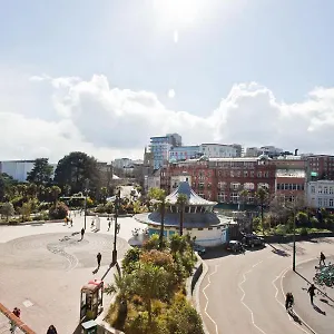 Apartment Richmond Views - Prime Town Centre Location - Close To The Beach!, Bournemouth