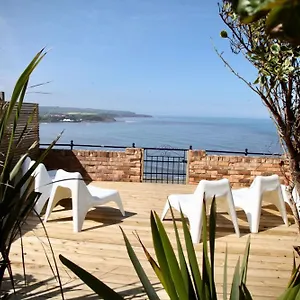 Waimea House Front The Sea Views Scarborough